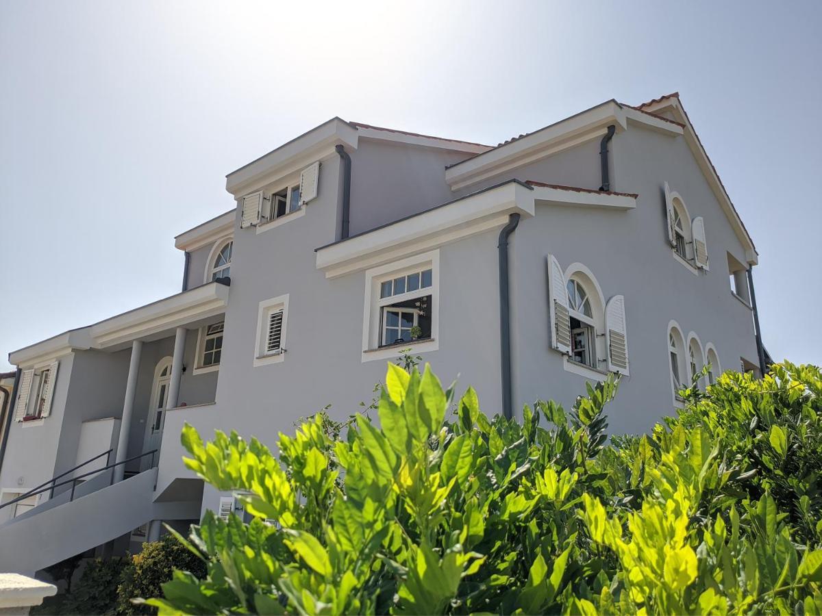 Villa Triton Vinkuran Luaran gambar