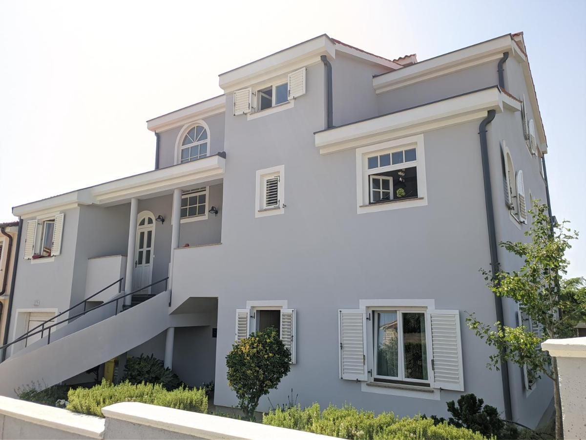 Villa Triton Vinkuran Luaran gambar